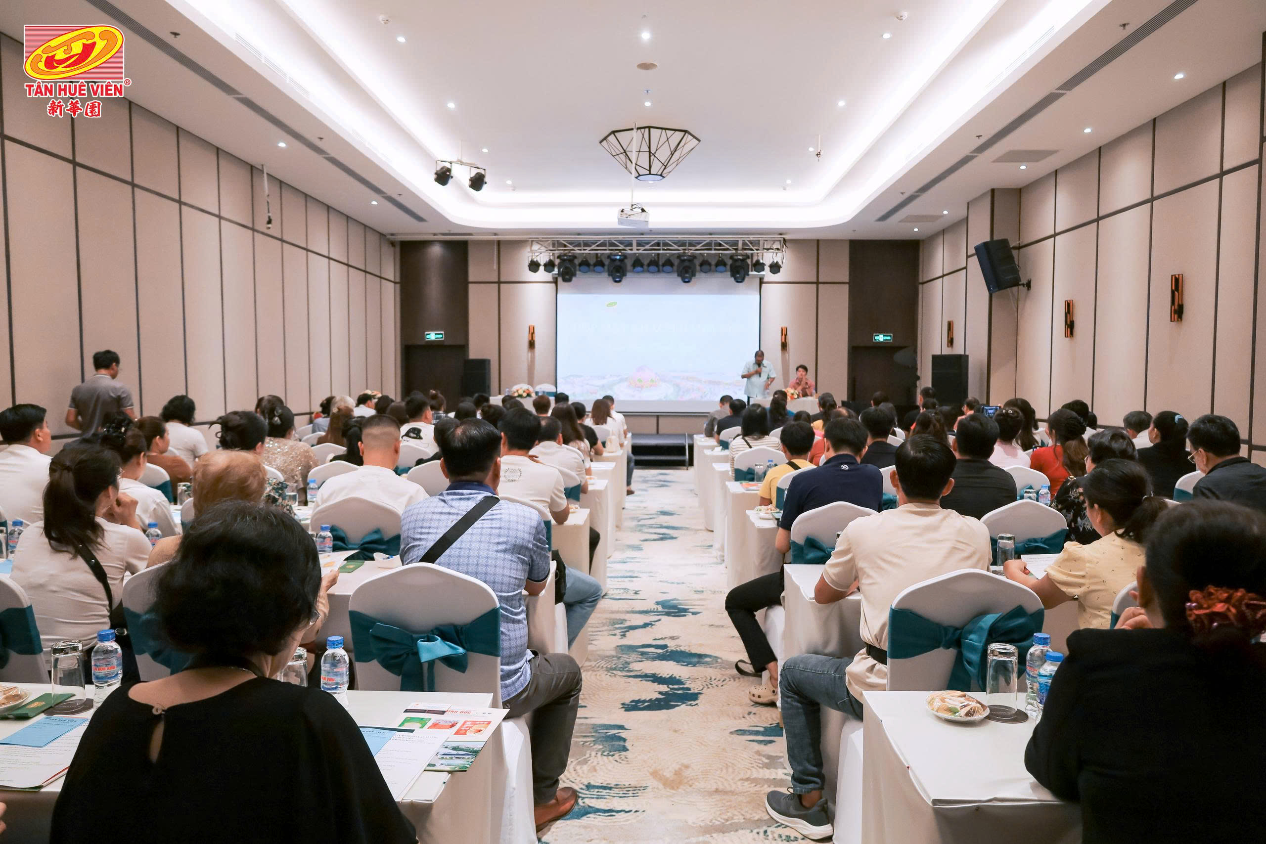 HỘI NGHỊ KHÁCH HÀNG 2025: HAI ĐIỂM CẦU - CHUNG MỘT TINH THẦN