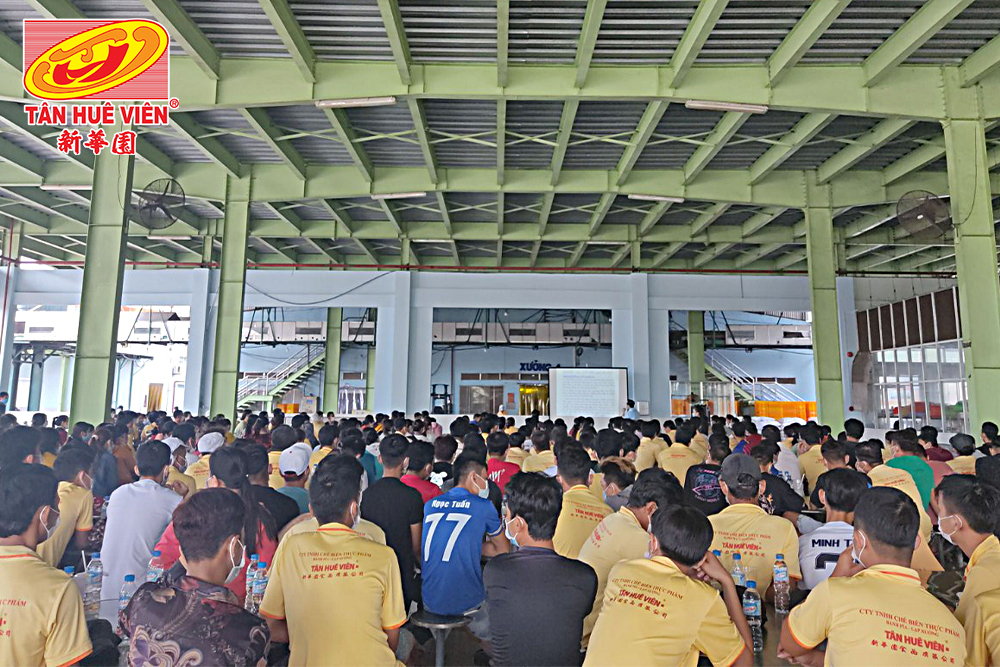 Tập thể công nhân viên công ty Tân Huê Viên tham quan khóa đào tạo về An toàn lao động