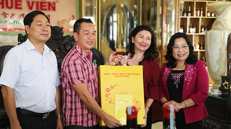 Lãnh đạo Tỉnh đến thăm và chúc Tết công ty Tân Huê Viên