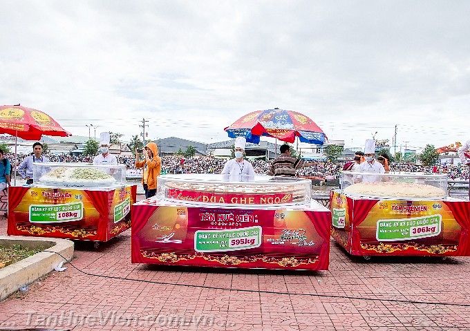 Sản xuất và diễu hành bánh kỷ lục 2013