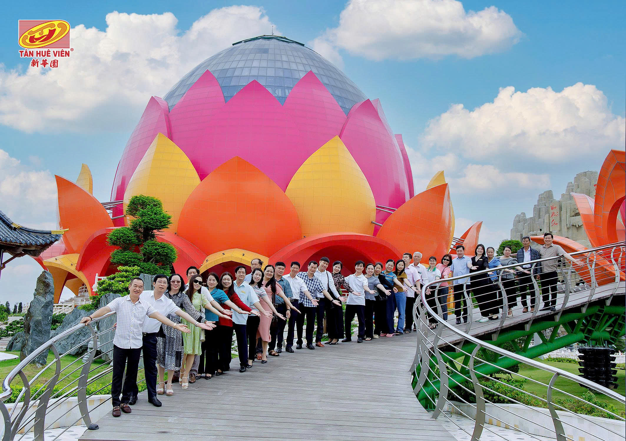 Đoàn MTTQVN tham quan Tân Huê Viên, lan tỏa tinh thần đổi mới, đoàn kết