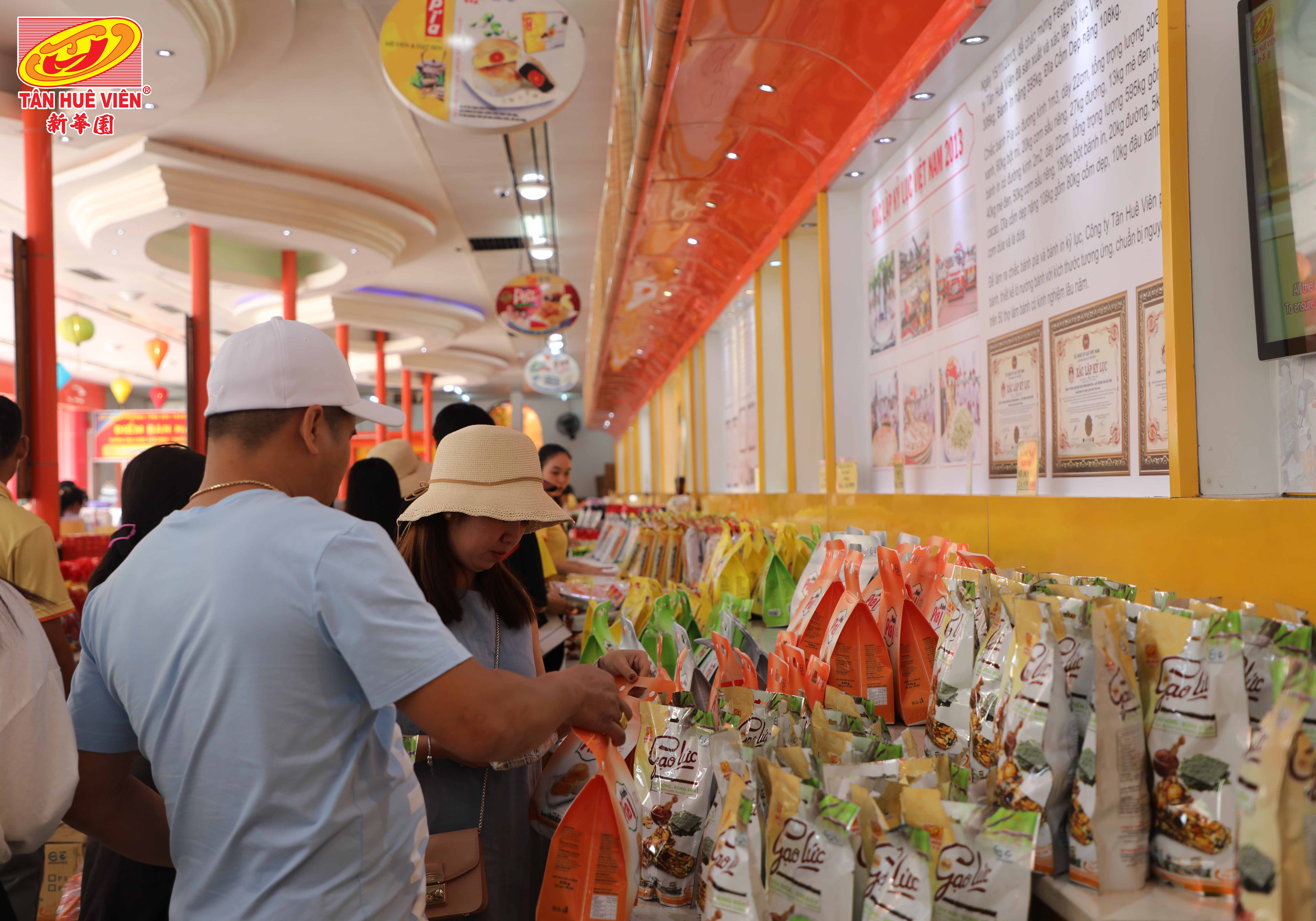 THAM QUAN TÂN HUÊ VIÊN CUỐI TUẦN