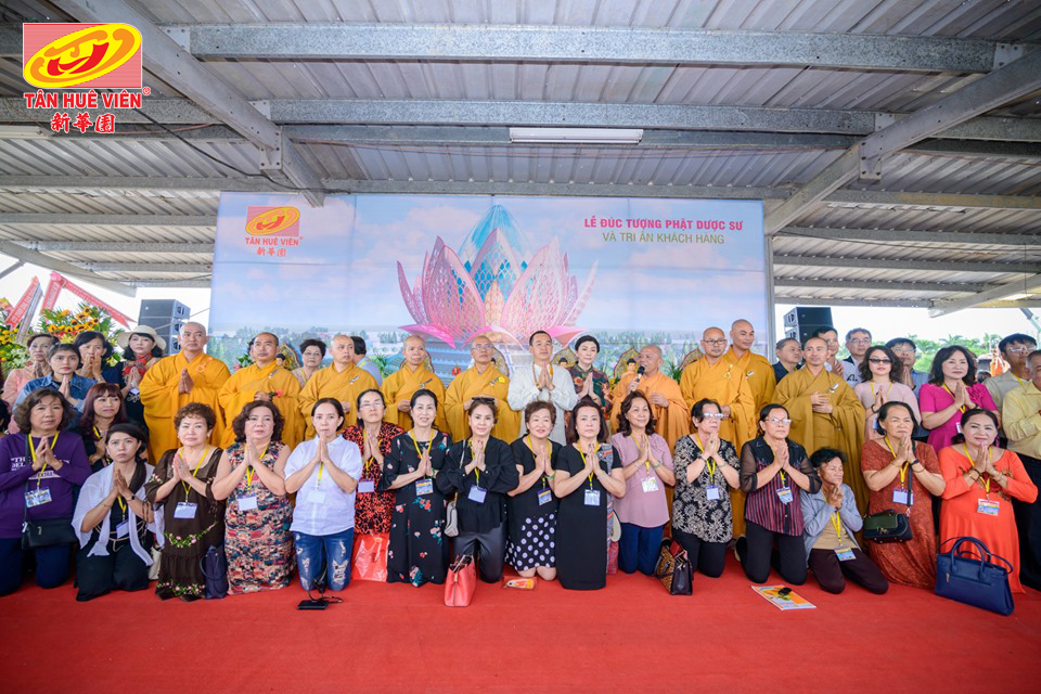 Lễ đúc tượng phật dược sư Tân Huê Viên